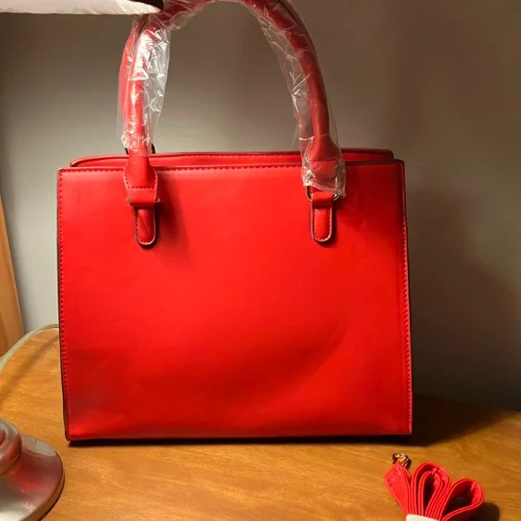 Red Quilted Women's Bag - Picture 7 of 7